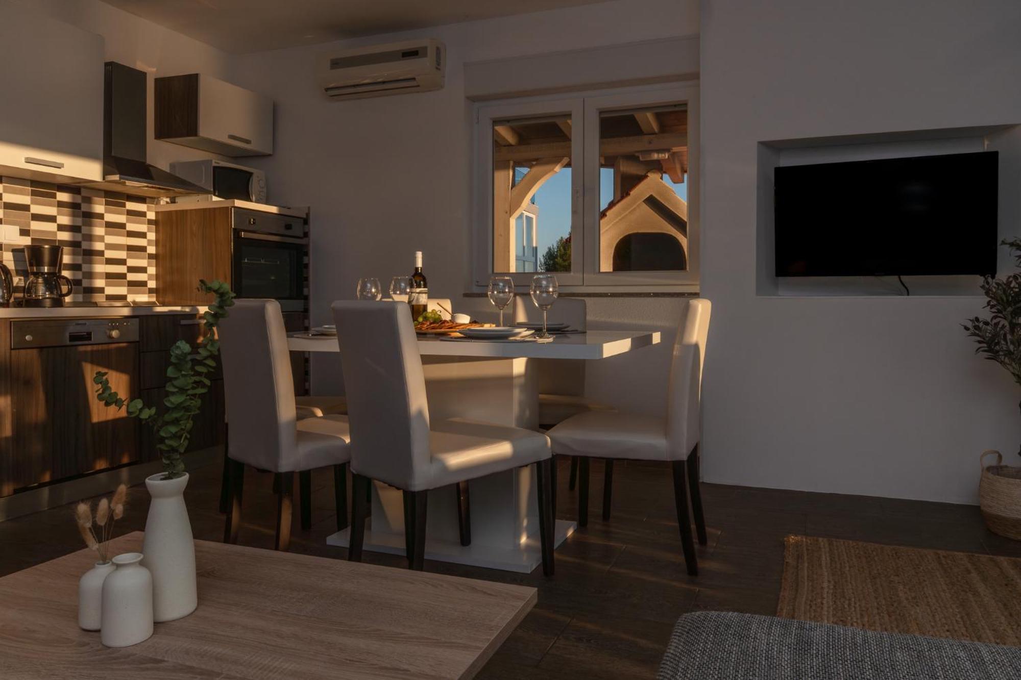 Sunny Hill Apartments With Rooftop Pool Celina Esterno foto
