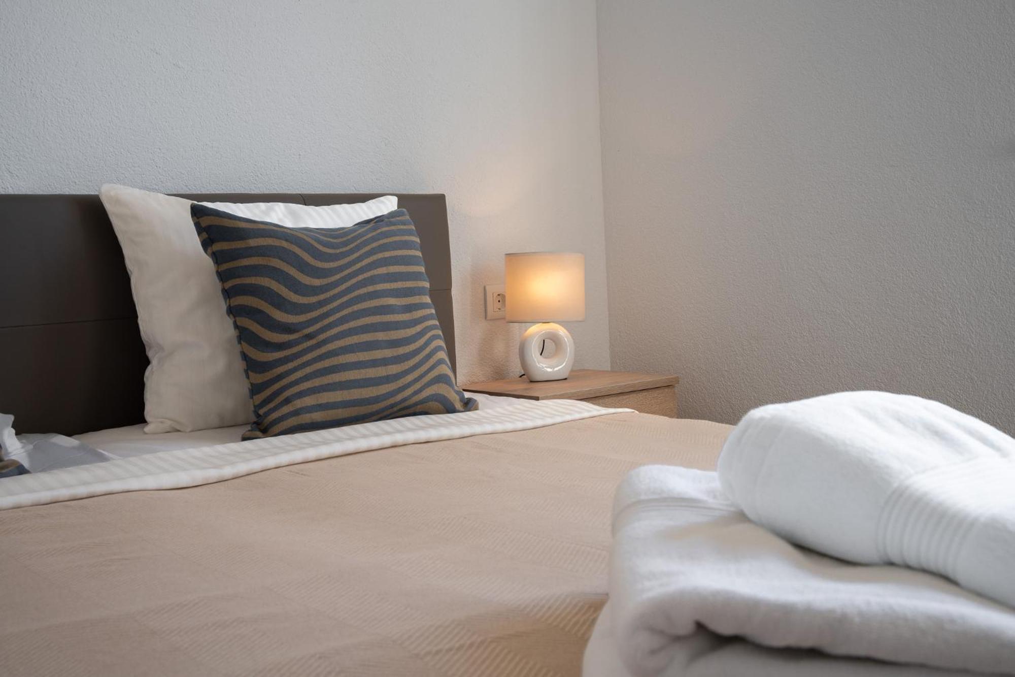 Sunny Hill Apartments With Rooftop Pool Celina Esterno foto